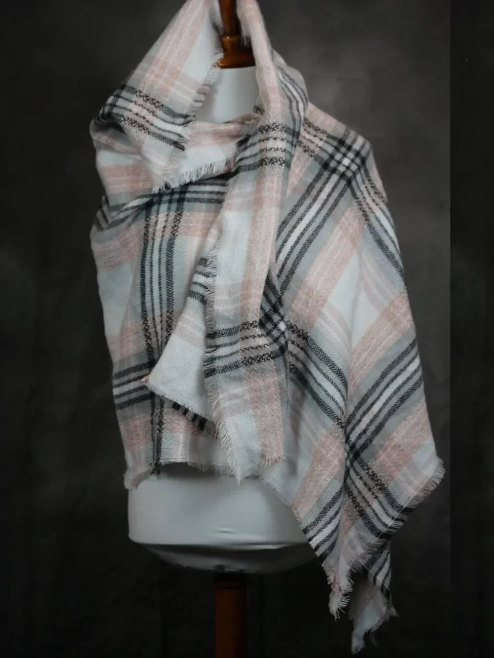 NWOT LOFT Plaid Fringe Blanket Scarf in Soft Pink and Gray